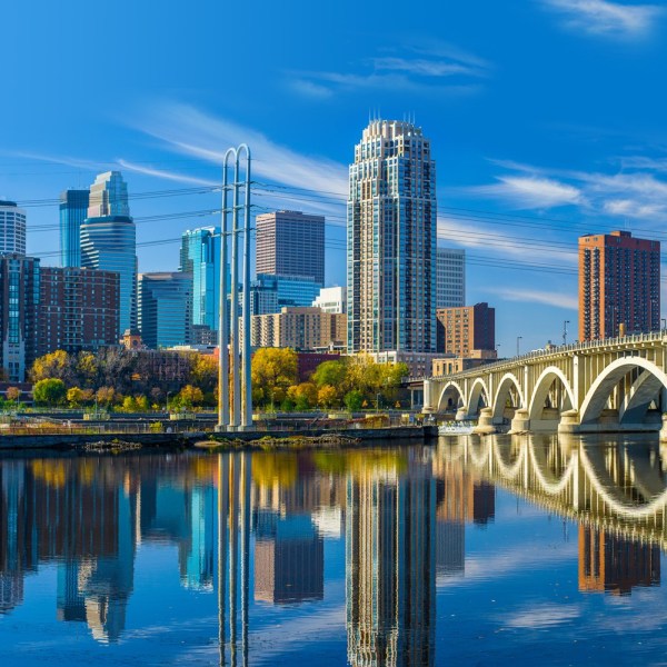 minneapolis skyline, 3rd avenue bridge, autumn